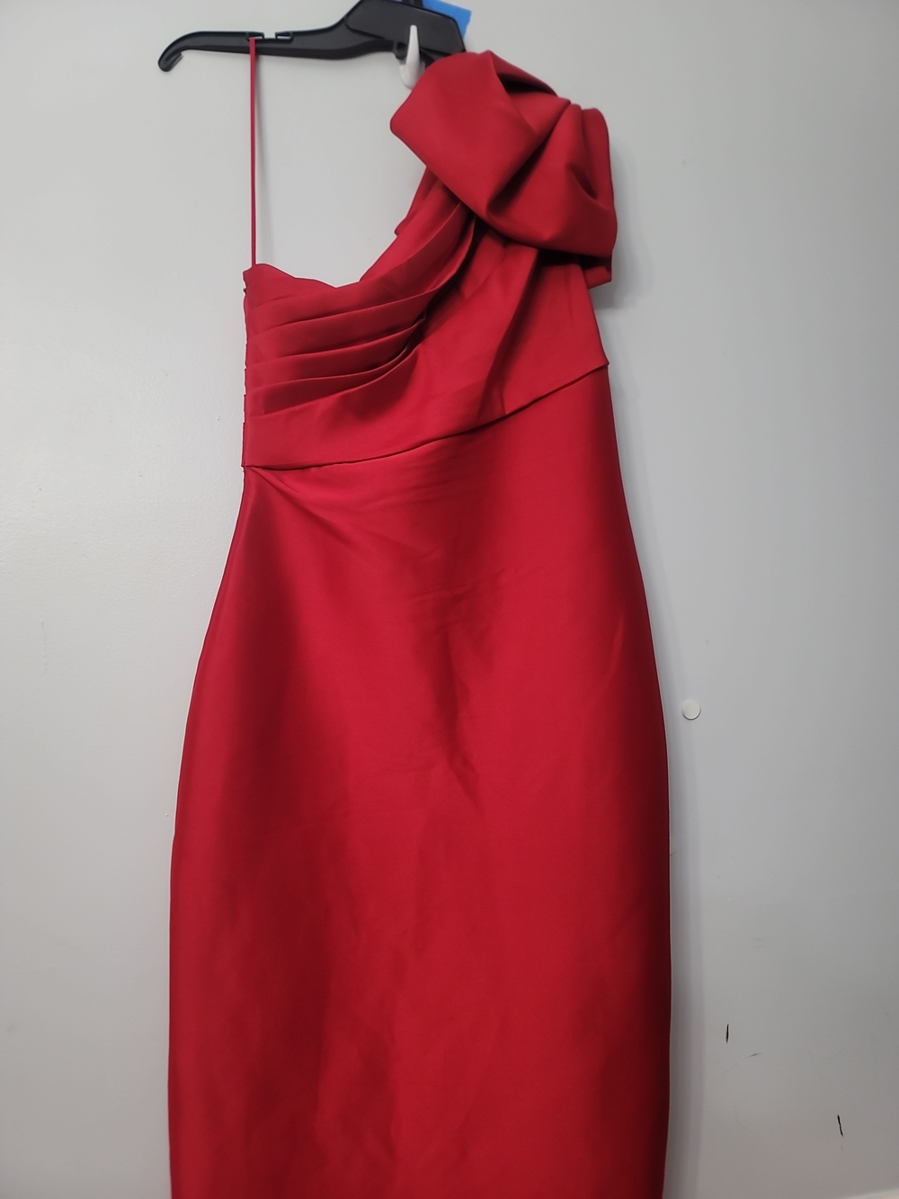 Bekke Badgley Mischka Eliza Red One-Shoulder Cocktail Dress with Bow Detail